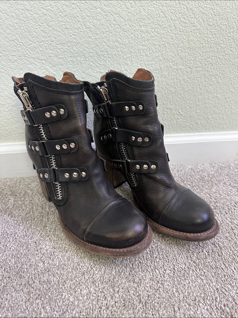 FREEBIRD Beckett size 7 Women’s Black Leather Buckle Zip Ankle Boots